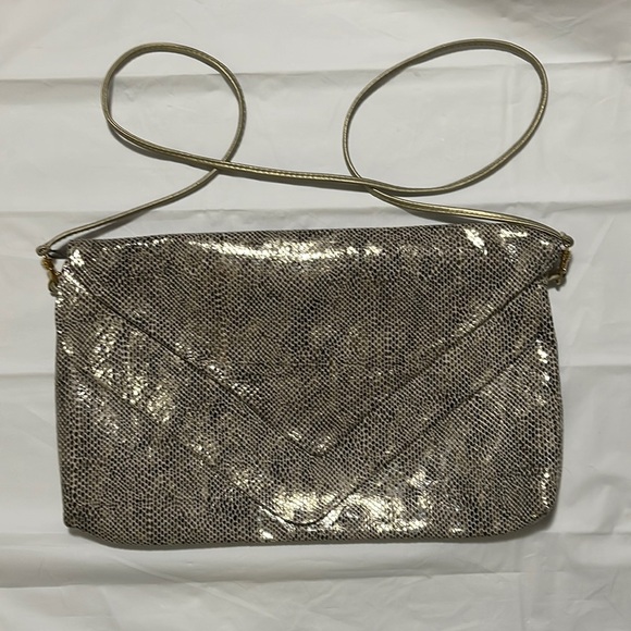 Handbags - Women’s faux snakeskin shoulder bag